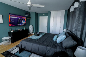 Highrise DTWN 2 Bed Condo w King Bed